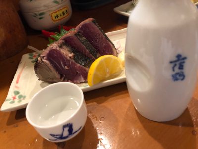カツオの塩たたきと日本酒